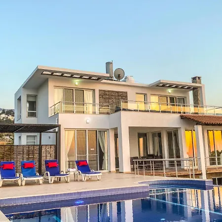Ocean View Family Villa, Sleeps 2-10, Private Pool, Wifi, Internet Tv Acs